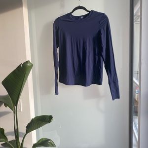 Lululemon navy long sleeve with kite back size small